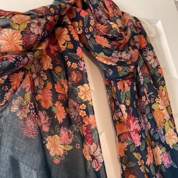 EUC Women’s Floral Scarf. No tag. Navy Blue with Pink and Yellow Flowers - Picture 2 of 5